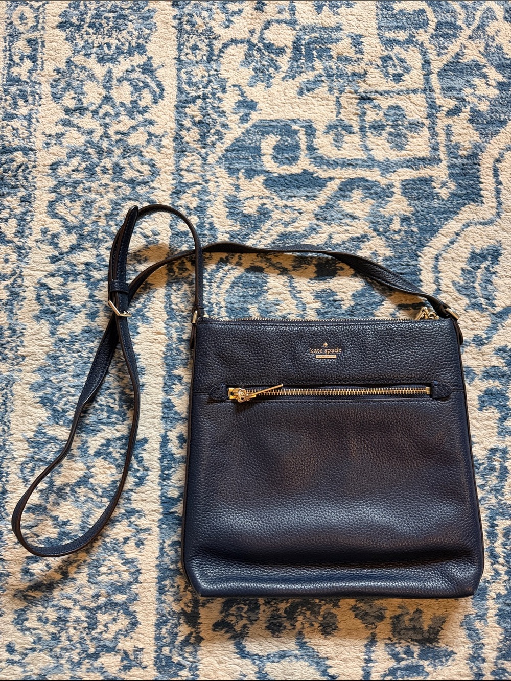 kate spade navy pebbled leather crossbody with gold hardware - Picture 1 of 7